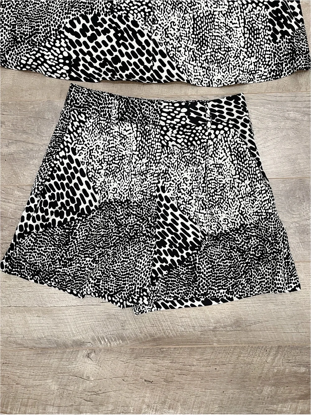 Express Black White Animal Print Matching Set XS Top Shorts Size 2 Co-Ord Resort